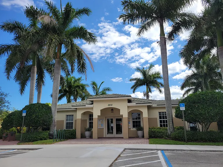 3031 SE Lexington Lakes Dr #203 — Photo 47