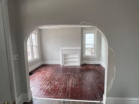 5th image of 2143 N Linn St