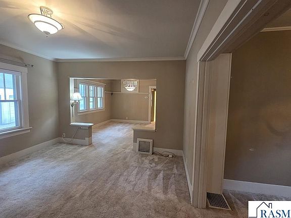 5th image of 803 W 1st St