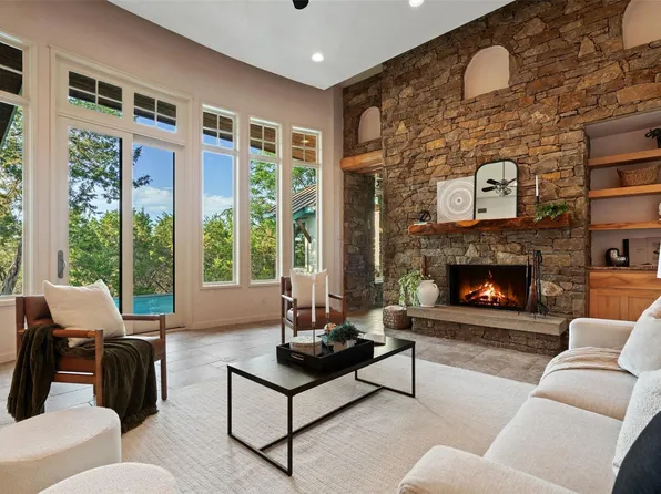 125 Clubhouse Dr, Lakeway, TX 78734