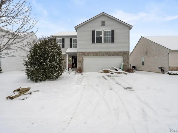 2860 W Fork River Dr, Fowlerville, MI 48836