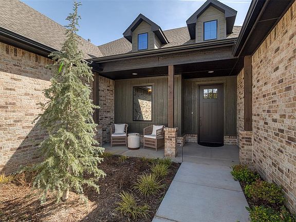 3rd image of 8110 Goldfinch Dr