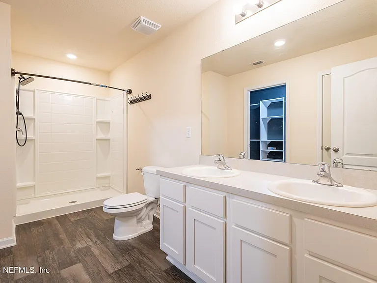 2446 Oak Stream Dr — Photo 23