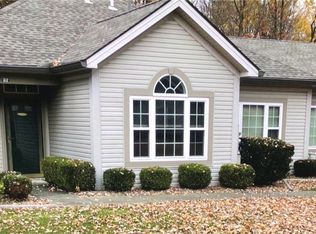 32 Stone Ridge Blvd, Hermitage, PA 16148