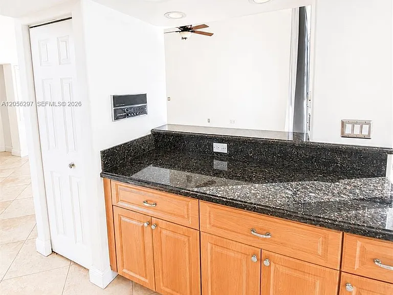 569 Spinnaker — Photo 15