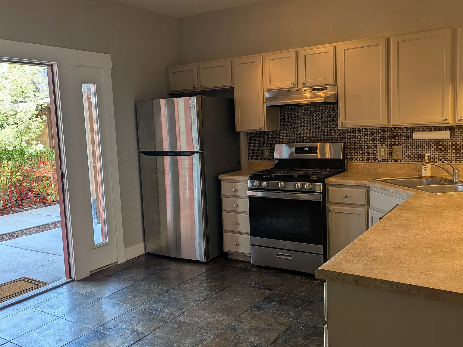 2 bed, 952 sqft, $2,500 — Photo 1