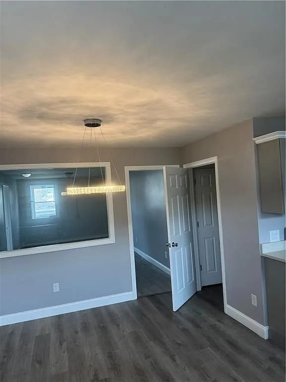 3 bed, 1.0 bath, 1500 sqft, $2,400 — Photo 2