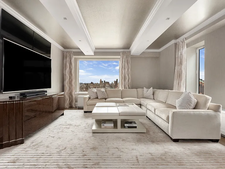 502 Park Ave #Penthouse 27 — Photo 5