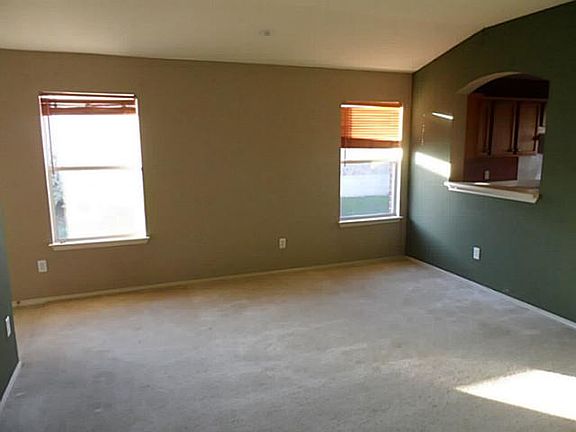 3rd image of 1103 Henderson Dr