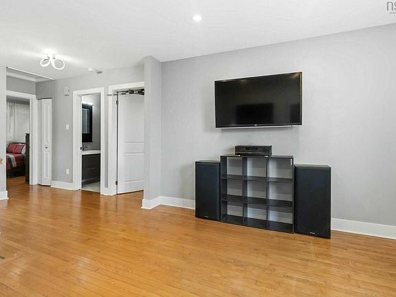 3rd image of 52 Shrewsbury Rd