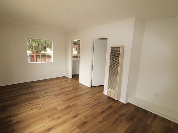4th image of 132 & 134 Forbes Ln #132