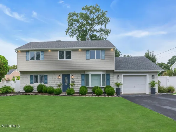 29 Peachtree Road, Oakhurst, NJ 07755