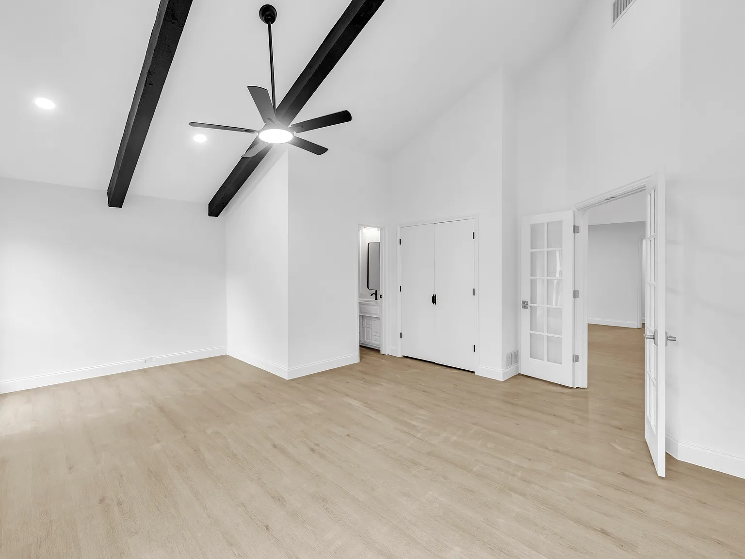 4 bed, 2594 sqft, $4,000 — Photo 4