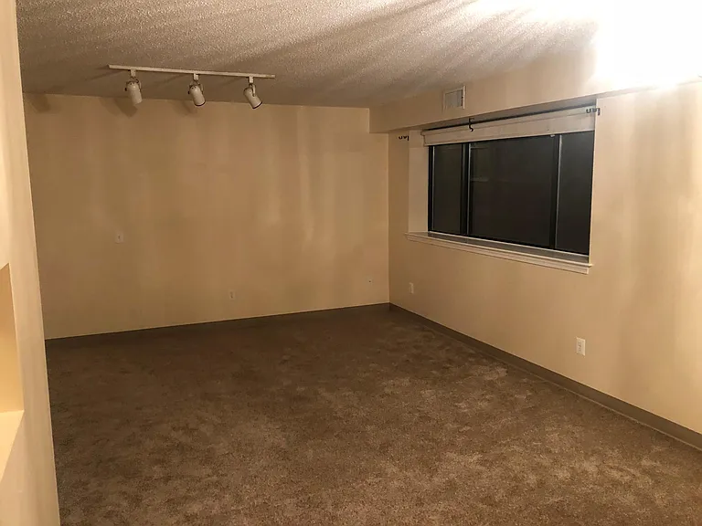142 Van Zandt Ave #103 — Photo 6