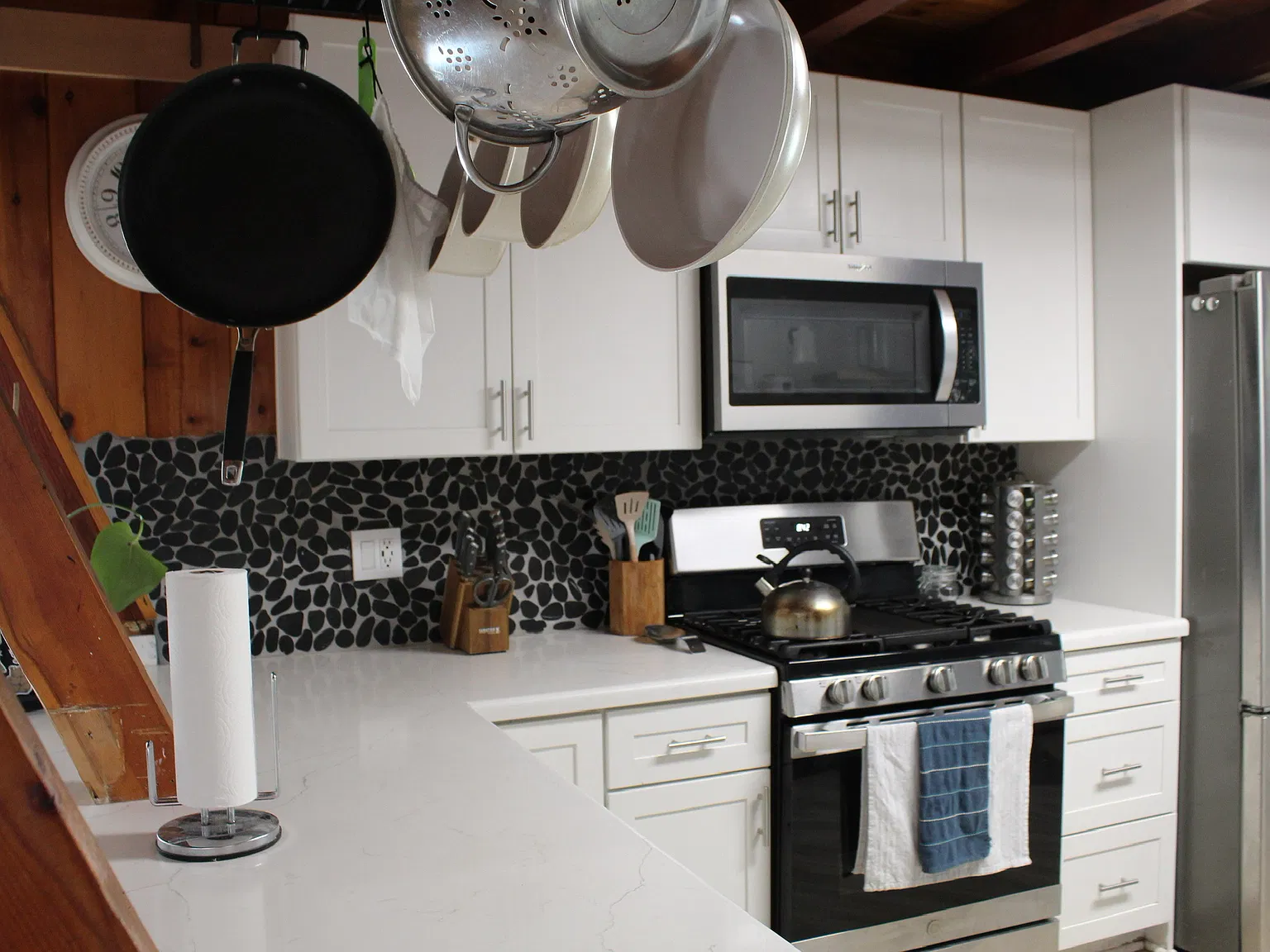 3 bed, 1.5 bath, 1300 sqft, $2,600 — Photo 3