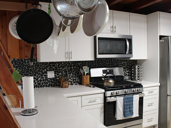 3rd image of 31518 Overhill Dr