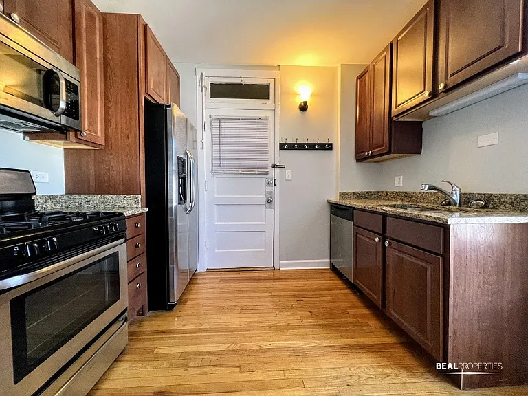 2110 W Ainslie St #N2 — Photo 5