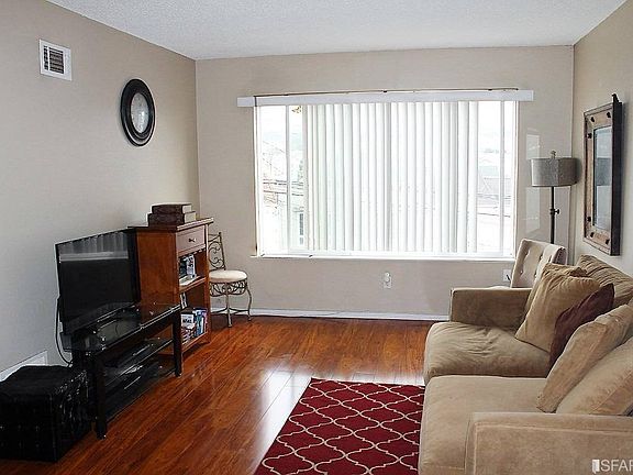 4th image of 2108 Great Hwy APT 3
