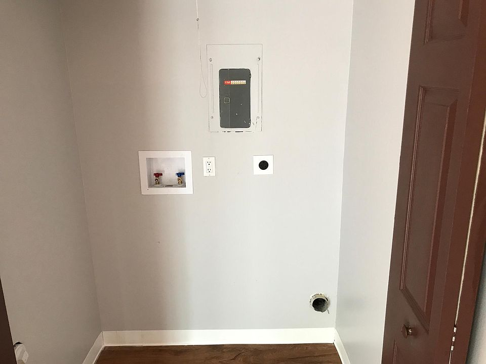 2nd image of 100 Hayes St
