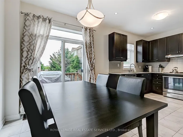 27 Erinview Ter — Photo 7