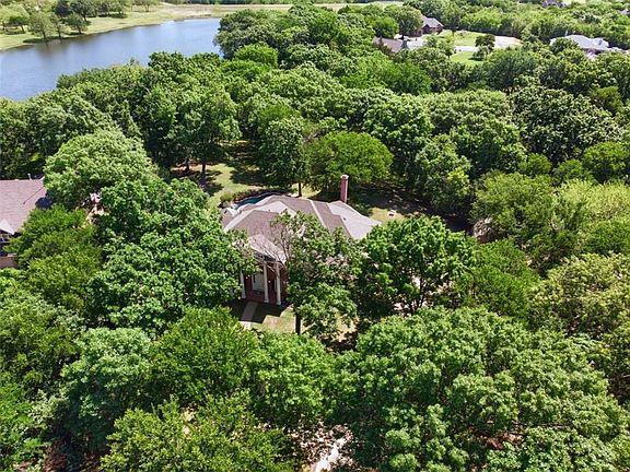 3rd image of 44 Oak Shore Dr
