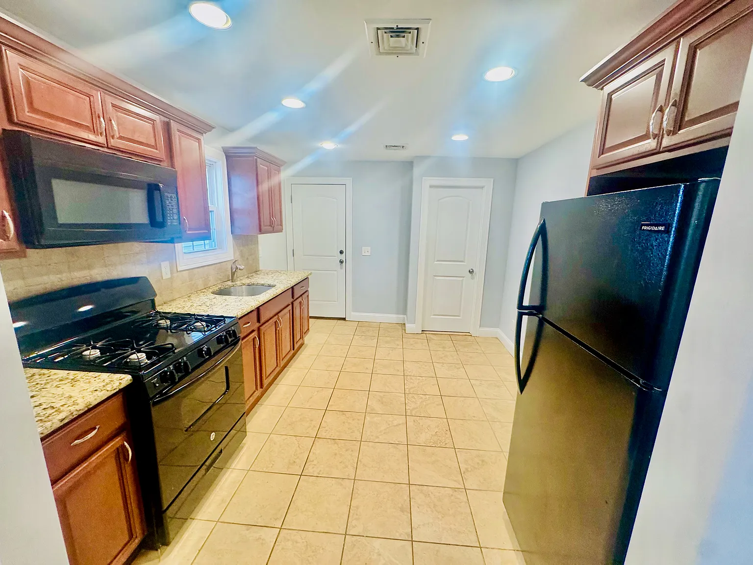 2 bed, $2,100 — Photo 3