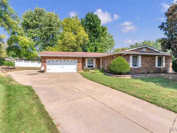 6 Cambridge Ct, Saint Charles, MO 63301