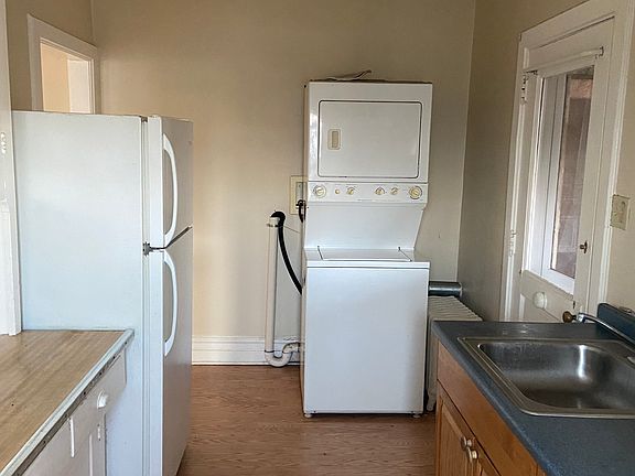 2nd image of 135 S 17th St APT 3