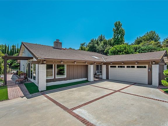 3rd image of 21700 Mulholland Dr