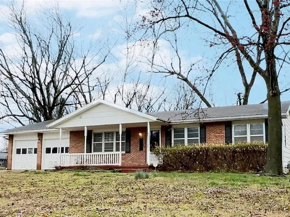 104 W Highland Ave, Nevada, MO 64772