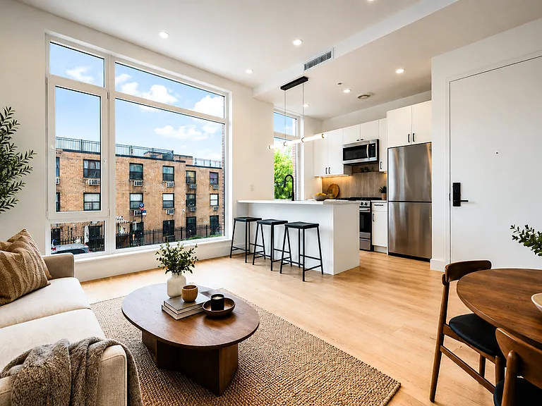 418 Lorimer St #2R — Photo 2