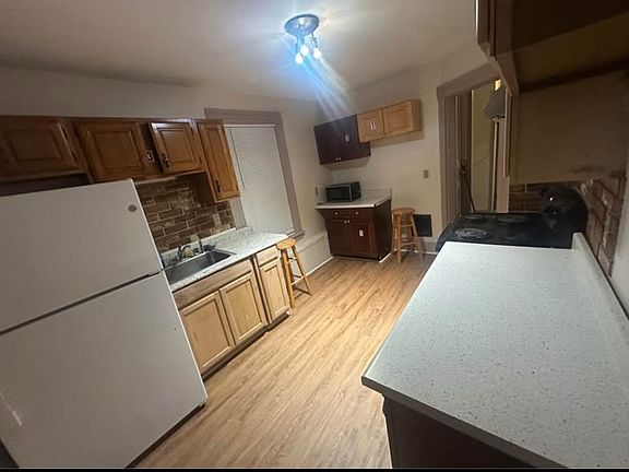3rd image of 569 Washington Ave #2