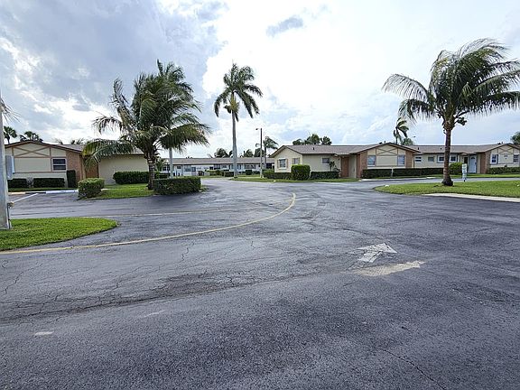 3rd image of 2852 Crosley Drive W #B