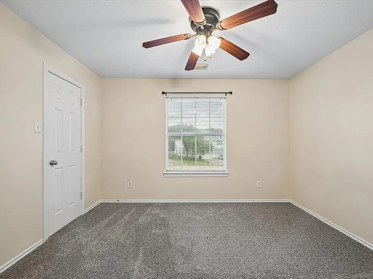 341 Capella Oaks Ln — Photo 9