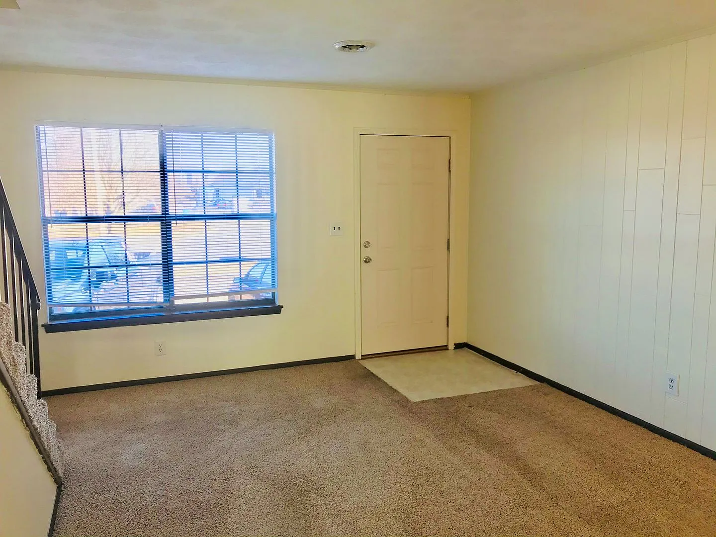2 Bedroom 1.5 bathroom Townhome — Photo 2