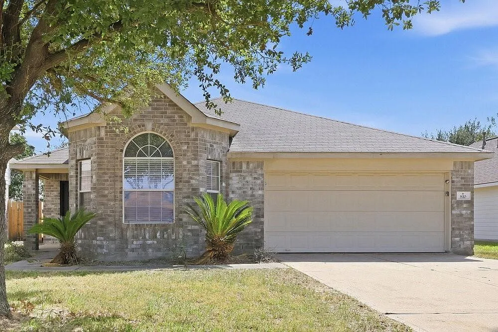 4 bed, 2.0 bath, 1766 sqft, $1,730 — Photo 1