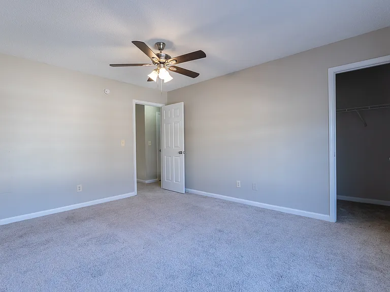225 Springfield Cir #B — Photo 11