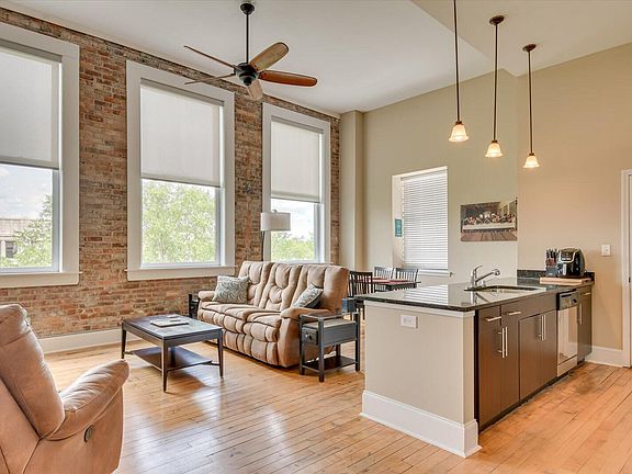 3rd image of 936 Broad St #304