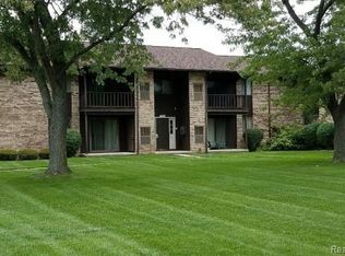 250 E Thirteen Mile Rd APT 10, Madison Heights, MI 48071