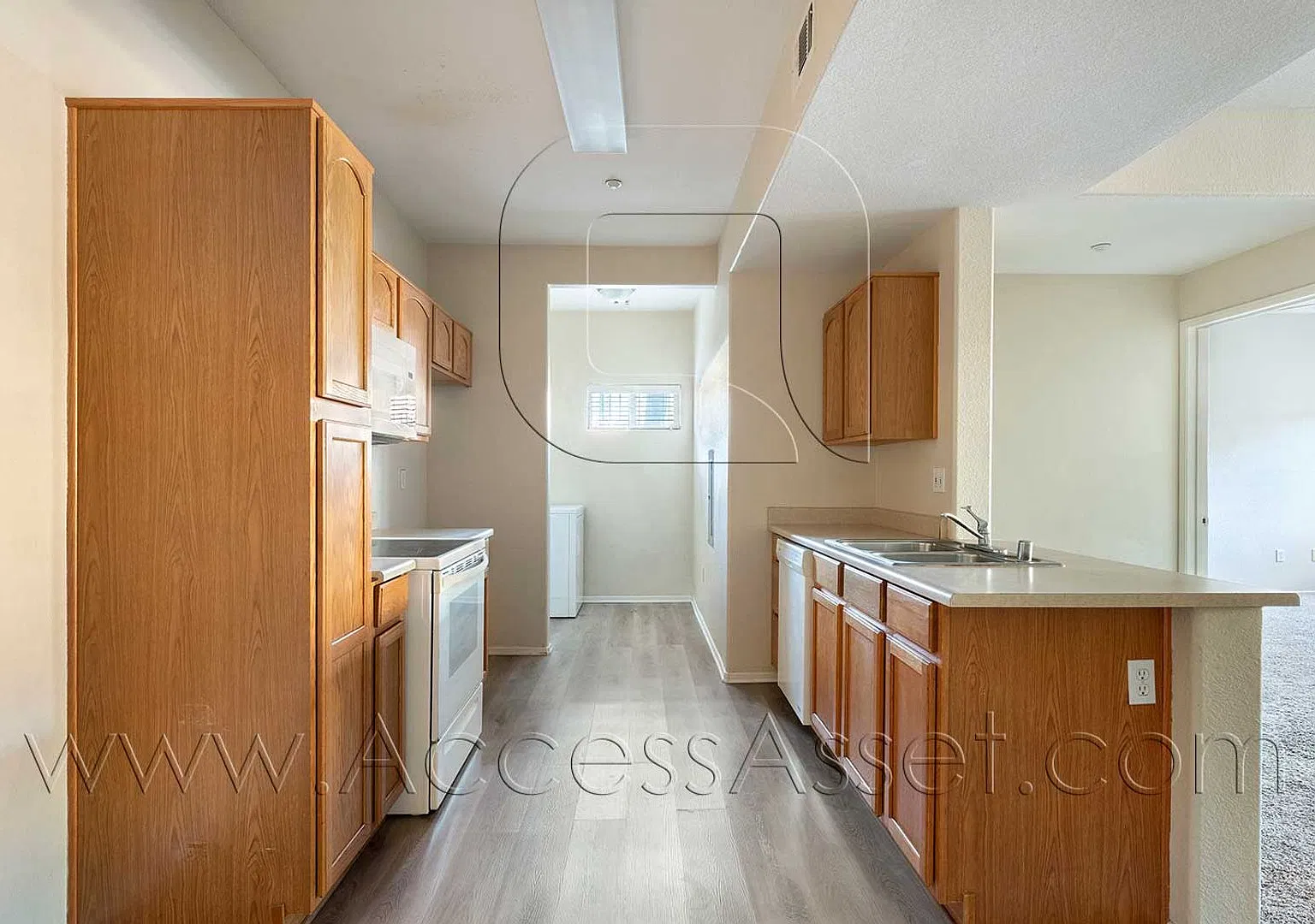 Modern Urban Living at Its Finest: Beutiful 2-Bedroom Suite — Photo 3