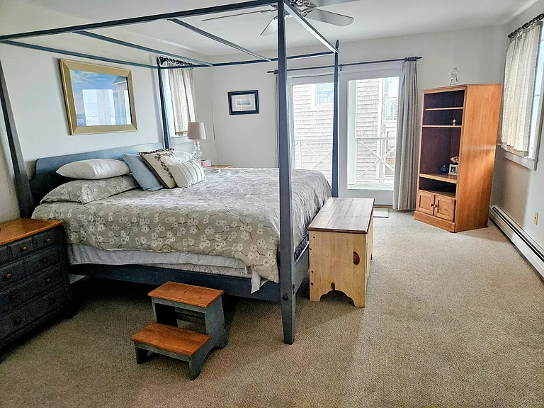 193 E Grand Ave #8 — Photo 8
