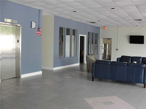 3rd image of 111 Golden Isles Dr APT C6