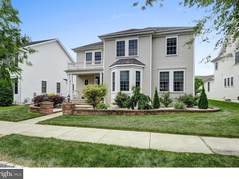 2nd image of 27 Downer Way