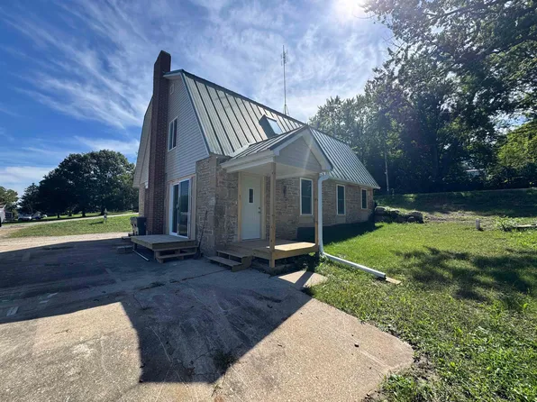 166 E 2nd St, Markesan, WI 53947