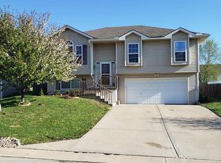 1705 Winding Creek Ln, Cameron, MO 64429
