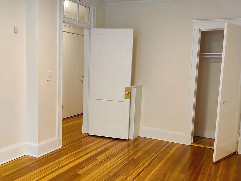 8 Barrows St #1E — Photo 14