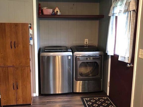 2nd image of 513 N Maple St