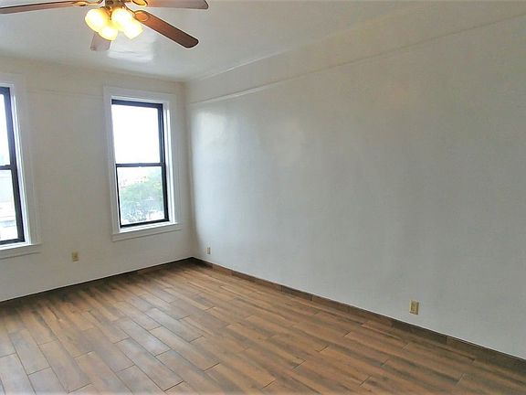 3rd image of 2805 33rd St APT 3C