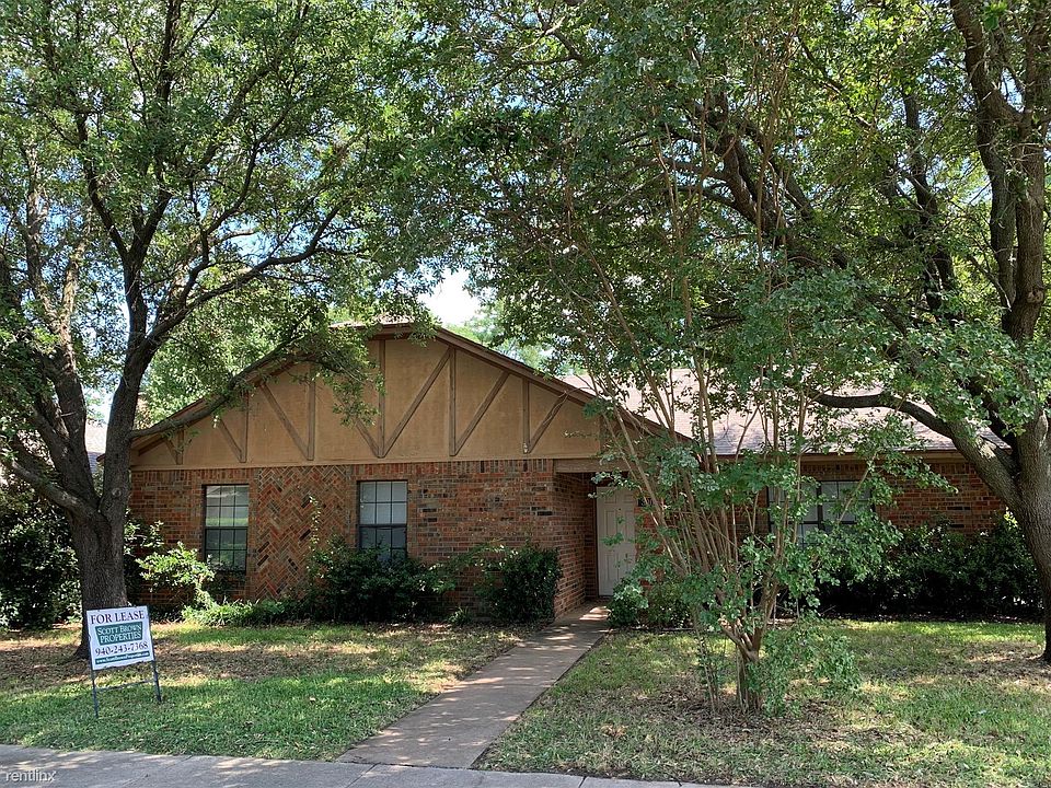 300 Tanglewood Exterior