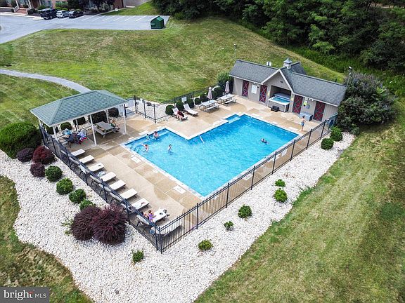 3rd image of 13865 Trailside Ln